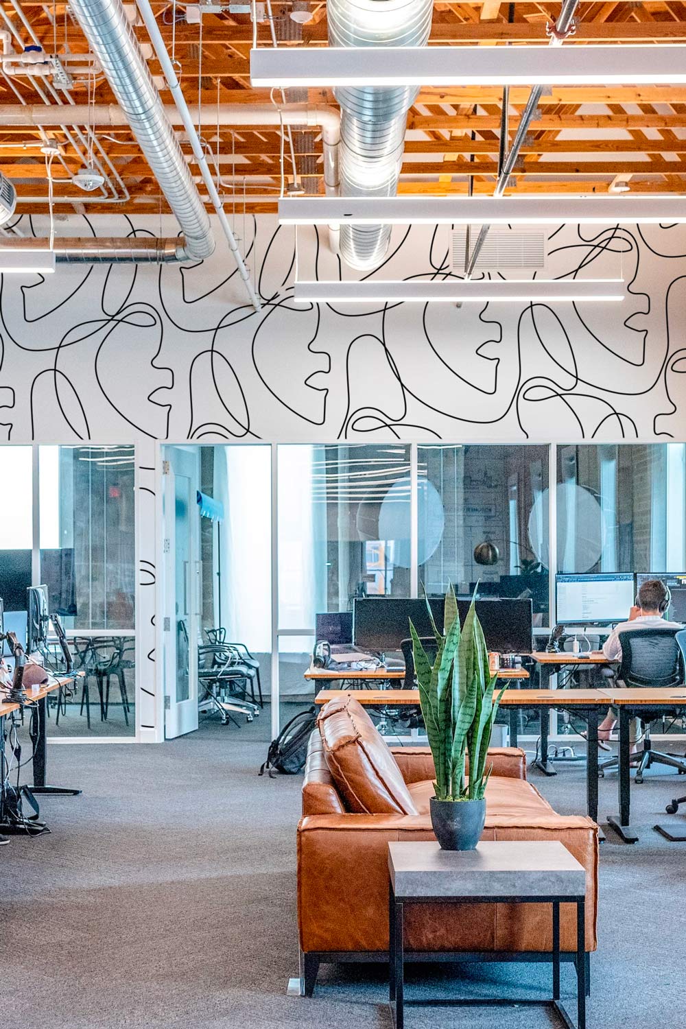 Patterned wallcovering in a contemporary commercial office